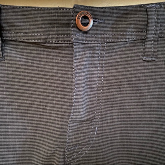 🌊3/$35 VOLCOM Hybrid Too Hectik Striped Charcoal 19” Submersible BoardShorts-29 - Picture 5 of 15